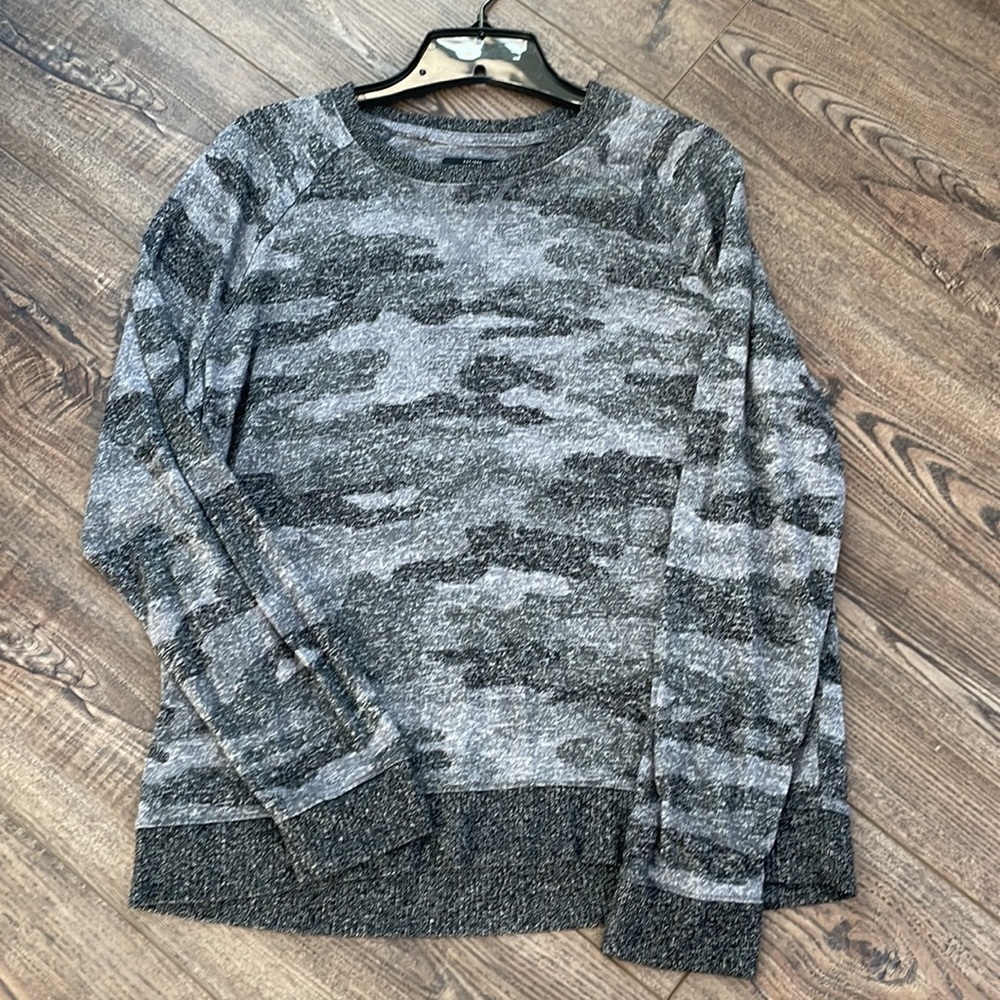 Lucky Brand ultra soft camo lightweight crew neck sweater